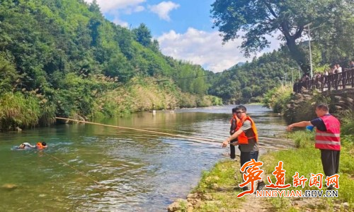 宁远县五龙山瑶族乡：开展防溺水应急实战演练_副本500.jpg