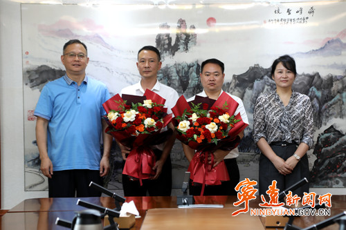 毛政会见宁远荣获全省“两优一先”表彰对象2_副本500.jpg