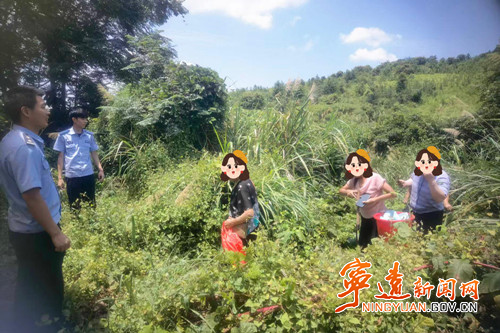 宁远公安救助三名采蘑菇迷路群众_副本500.jpg