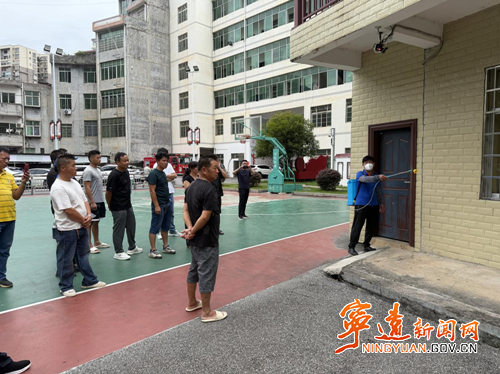 宁远县东溪街道：筑牢群众健康“红色防线”_副本500.png