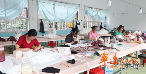 宁远：闲置旧房变身微工厂 灵活就业撑起幸福生活_副本500.png