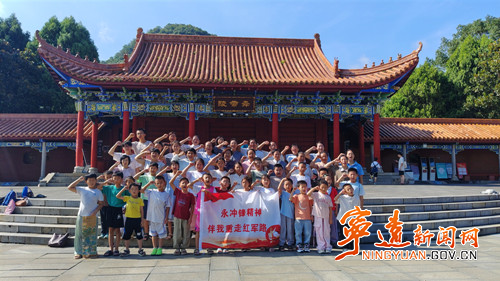 宁远学子徒步128公里重走长征路_副本500.jpg